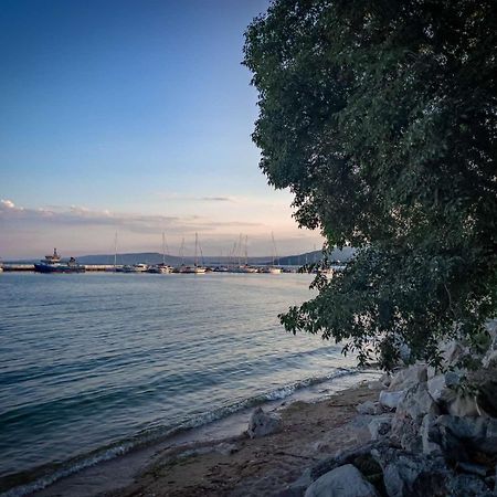 Family Hotel Morska Zvezda Balchik Bagian luar foto
