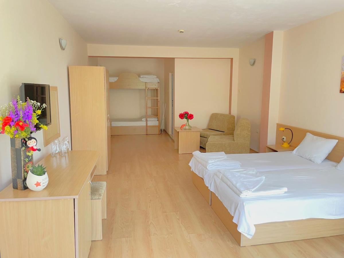 Family Hotel Morska Zvezda Balchik Bagian luar foto