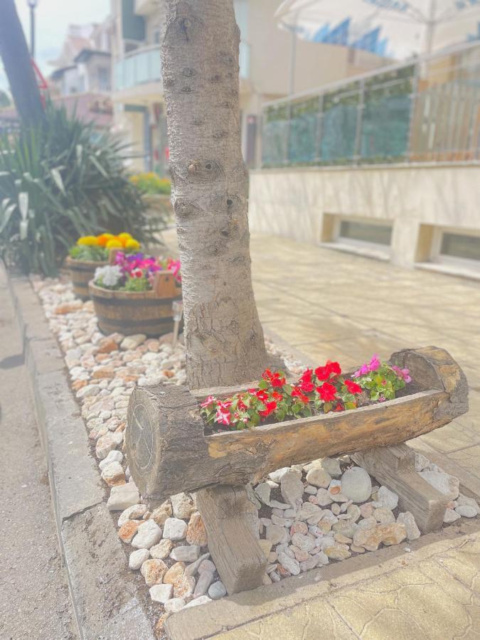 Family Hotel Morska Zvezda Balchik Bagian luar foto