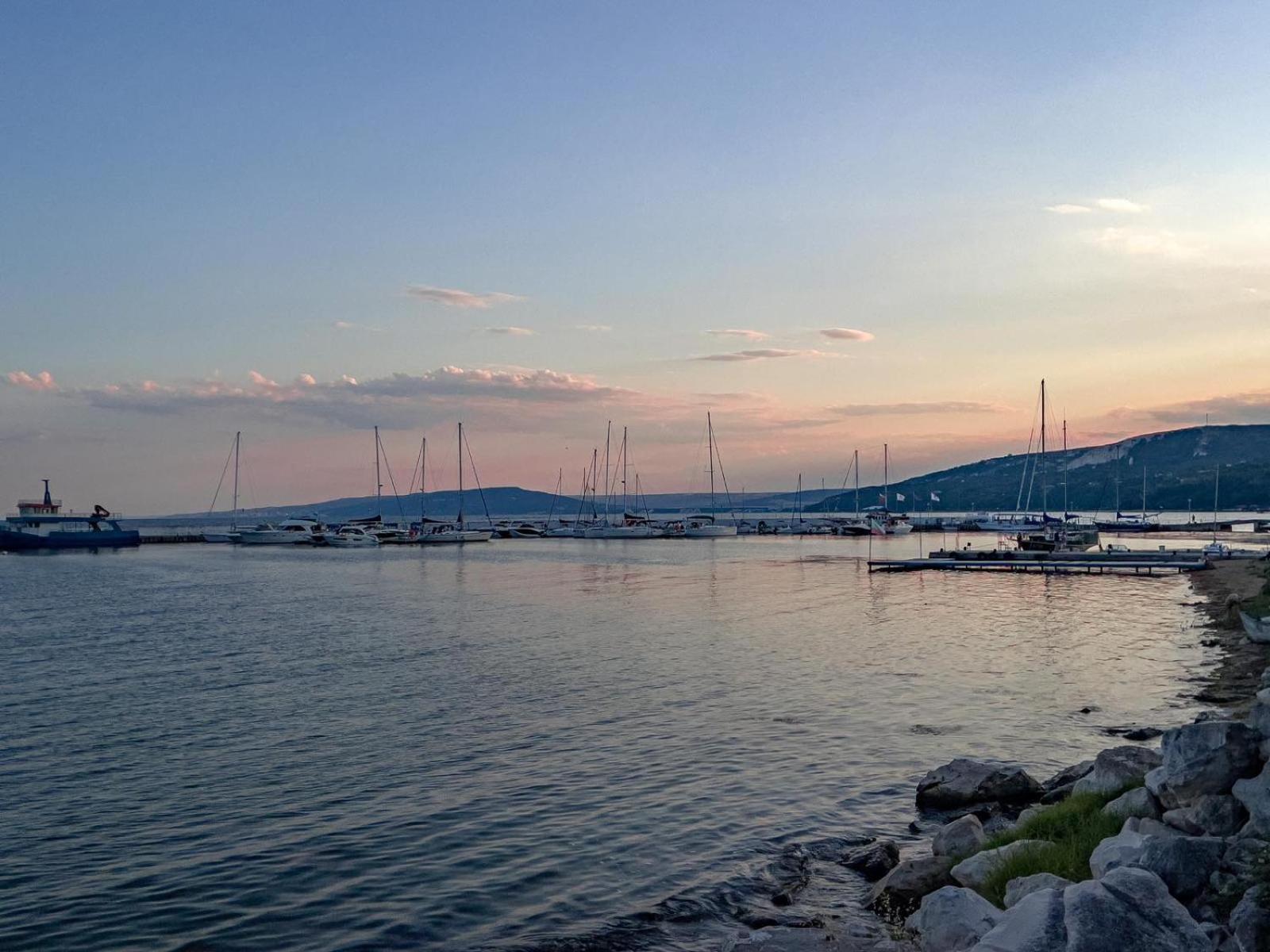Family Hotel Morska Zvezda Balchik Bagian luar foto